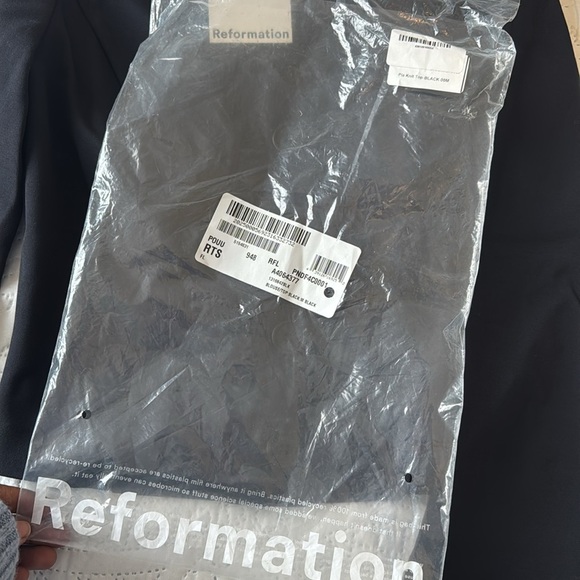 NWT REFORMATION Pia black top white collar long sleeve cropped size medium. - Picture 10 of 12